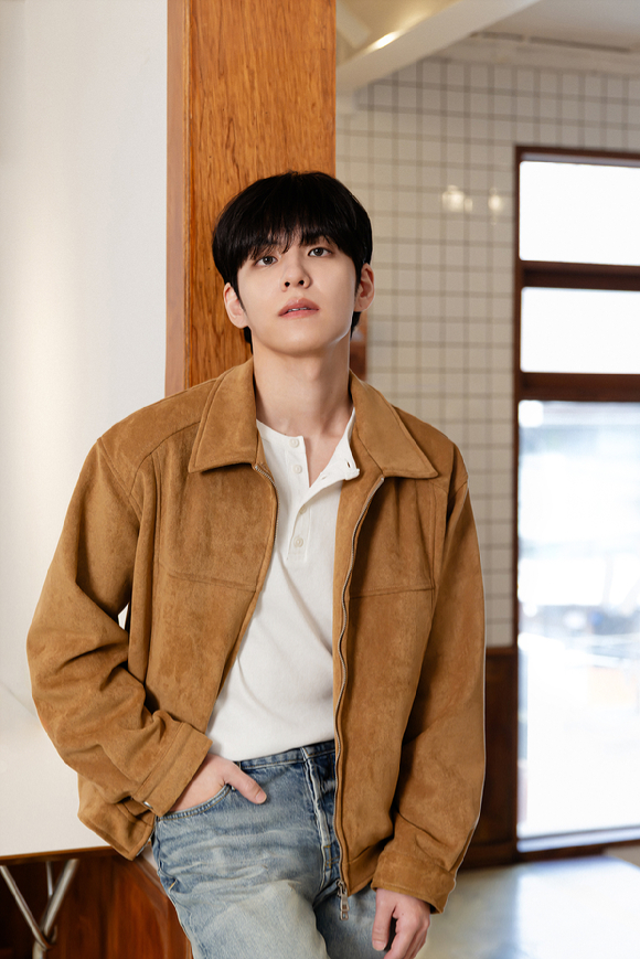 [조이人] 데이식스 원필 "내면의 어둠 꺼낸 '사랑병동', 퇴폐적 모습도 나의 일부"