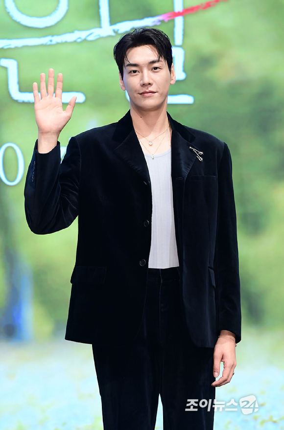 배우 김영광이 16일 오후 서울 구로구 더세인트에서 열린 KBS2 토일드라마 '은수 좋은 날' 제작발표회에서 포즈를 취하고 있다. [사진=정소희 기자]