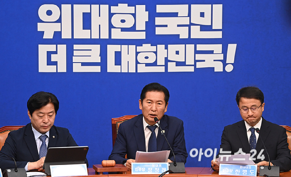 정청래 더불어민주당 대표가 17일 국회에서 열린 최고위원회의에서 발언하고 있다. [사진=곽영래 기자]