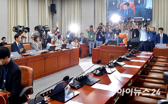 박찬대 국회 운영위원장이 18일 오전 서울 여의도 국회에서 열린 운영위원회 전체회의를 주재하고 있다. [사진=곽영래 기자]