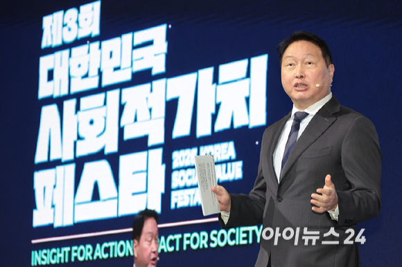 최태원 대한상공회의소 회장이 21일 오후 서울 강남구 코엑스에서 열린 제3회 대한민국 사회적 가치 페스타 개회사를 하고 있다. [사진=곽영래 기자]