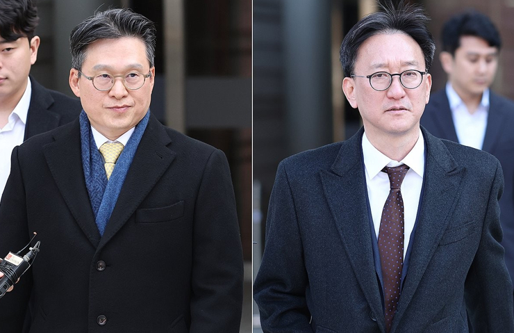 채상병 순직 사건 수사를 방해한 혐의를 받는 김선규(왼쪽)&middot;송창진 전 고위공직자범죄수사처(공수처) 부장검사가 구속 전 피의자 심문(영장실질심사)을 마친 후 17일 서울 서초구 서울중앙지법을 나서고 있다. 2025.11.17 [사진=연합뉴스]