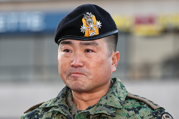 김현태 제707특수임무단장이 9일 오전 서울 용산구 국방부 전쟁기념관 앞에서 기자회견을 열고 발언하고 있다. [사진=연합뉴스]