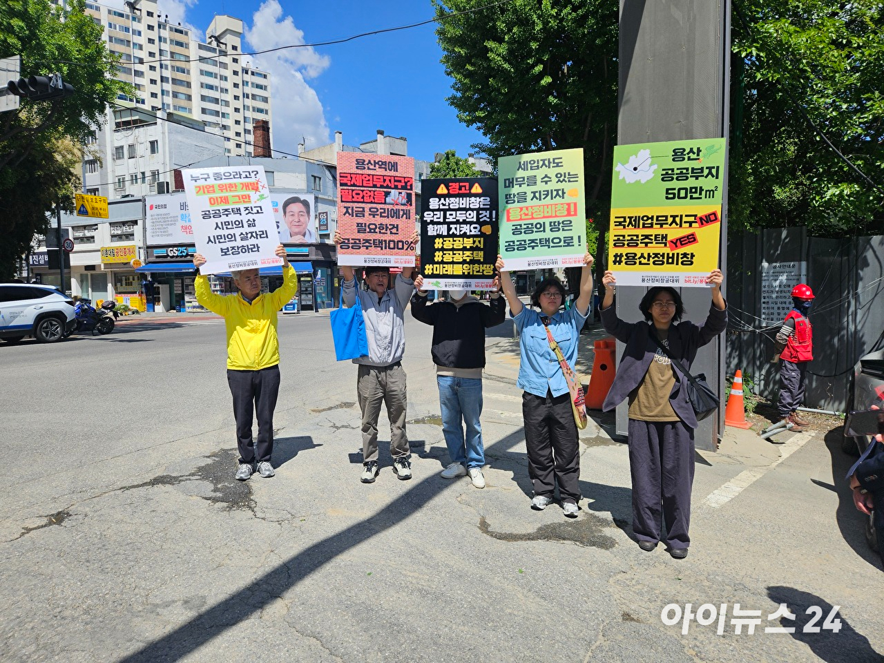 8일 정원오 더불어민주당 서울시장 후보가 용산 정비창 부지 앞에서 공약을 발표하고 있다. [사진=홍성효 기자]