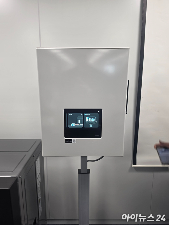 송병하 삼성전자 DA(가전)사업부 에어솔루션팀 그룹장이 29일 서울 중구 태평로 빌딩에서 열린 '히트펌프 기술 브리핑'에서 히트펌프의 글로벌 시장 트렌드에 대해 설명하고 있다. [사진=황세웅 기자]