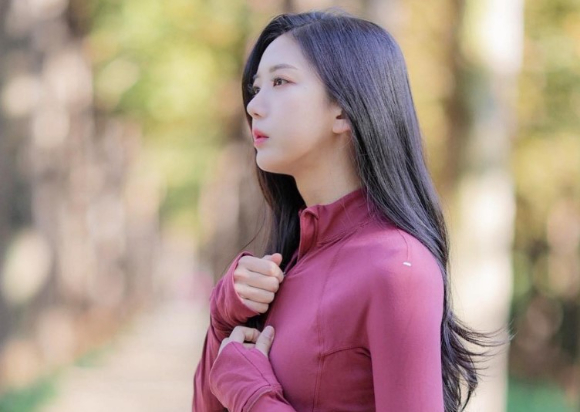 19일 서울 중구 서울고용노동청 앞에서 열린 MBC 기상캐스터였던 고(故) 오요안나 씨 특별감독결과 규탄 기자회견에서 오 씨의 어머니 장연미 씨가 발언하다 오열하고 있다. [사진=연합뉴스]