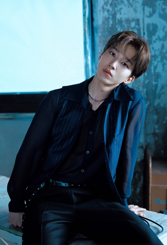 엔플라잉(이승협, 차훈, 김재현, 유회승, 서동성) 정규 2집 'Everlasting'(에버래스팅) Ever 버전 단체 재킷 포스터 [사진=FNC엔터테인먼트]