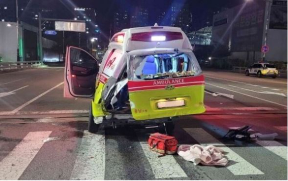 시속 130㎞ 이상으로 과속을 하다 구급차를 들이받아 5명의 사상자를 낸 운전자가 징역 5년을 선고받았다. 사진은 사고 당시 영상. [영상=천안서북경찰서]