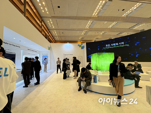 '세미콘코리아 2026' 도쿄일렉트론(TEL)코리아 부스 전경. 부스 입구에는 '기술로 삶을 가능하게 하다'(Technology Enabling Life) 기업 메시지 로고가 적혀있다. [사진=권서아 기자]