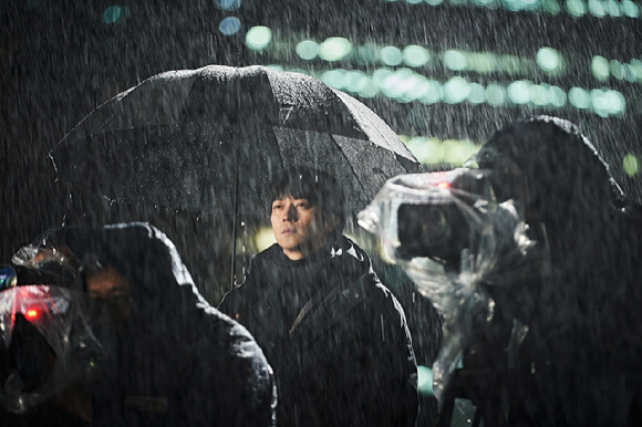 배우 강동원이 영화 '설계자'에서 살인을 사고로 조작하는 설계자 영일 역을 맡아 열연하고 있다. [사진=NEW]