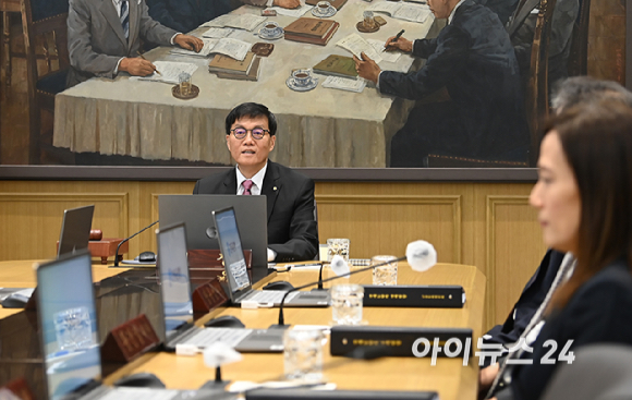 이창용 한국은행 총재가 29일 서울 중구 한국은행에서 열린 금융통화위원회를 주재하고 있다. [사진=곽영래 기자]