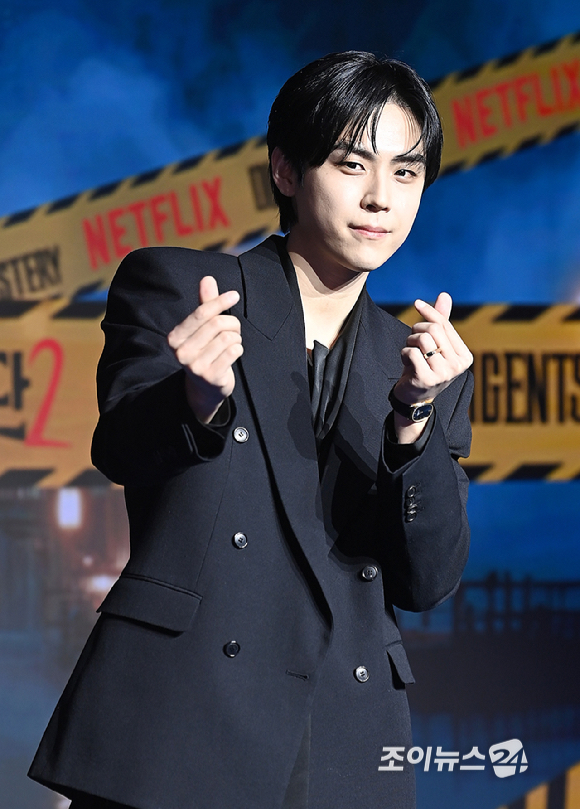 배우 김도훈이 19일 오전 서울 마포구 호텔 나루 서울 엠갤러리에서 열린 넷플릭스 예능프로그램 '미스터리 수사단 시즌2&rsquo;의 제작발표회에서 포즈를 취하고 있다. [사진=곽영래 기자]