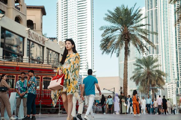 넷플릭스 시리즈 '다 이루어질지니' 김우빈 캐릭터 포스터 [사진=넷플릭스]