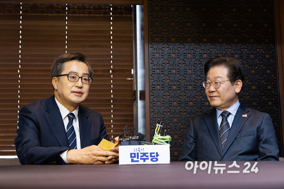 이재명 더불어민주당 대표와 김동연 경기도지사가 28일 오후 서울 여의도의 한 식당에서 회동을 하고 있다. [사진=곽영래 기자]