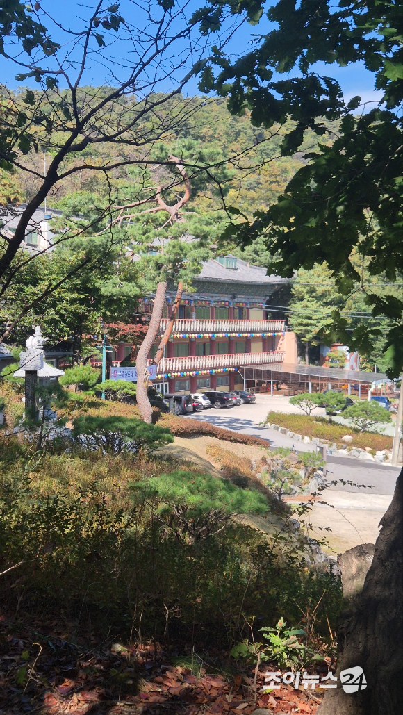 '스타 더윈드와 함께 하는 팬트레킹-제14회 희망찾기 등산&middot;트레킹 교실' 중 바라본 보광사 [사진=김양수 기자]