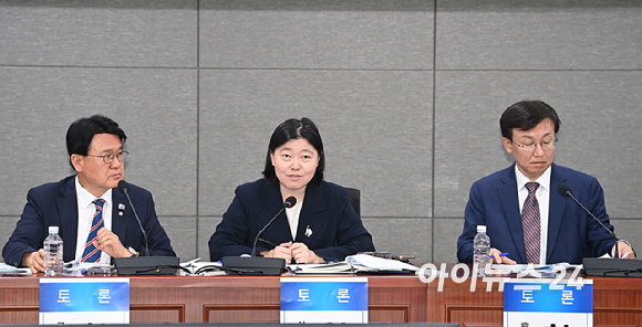 임은정 서울동부지검장이 29일 서울 여의도 국회에서 '검찰개혁의 쟁점은 무언인가 : 국민이 바라는 검찰개혁의 속도와 방향'을 주제로 열린 검찰개혁 긴급 공청회에서 발언하고 있다. [사진=곽영래 기자]