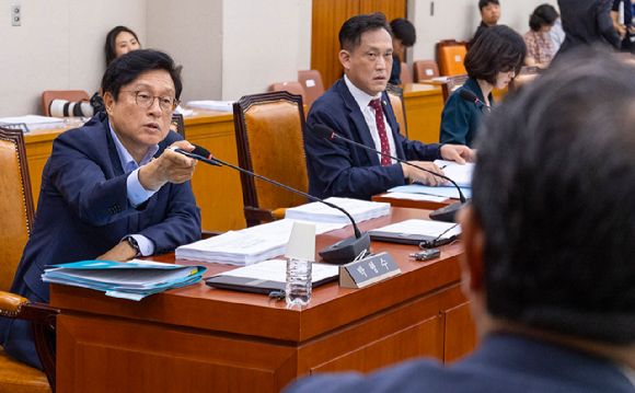 조정식 국회의장이 28일 오전 국회 사랑재에서 하반기 국회의장 취임 이후 처음으로 열린 기자간담회에서 모두발언을 하고 있다. [사진=국회사진기자단 ]