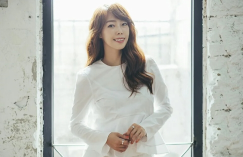 애즈원 이민 프로필 사진 [사진=브랜뉴뮤직]