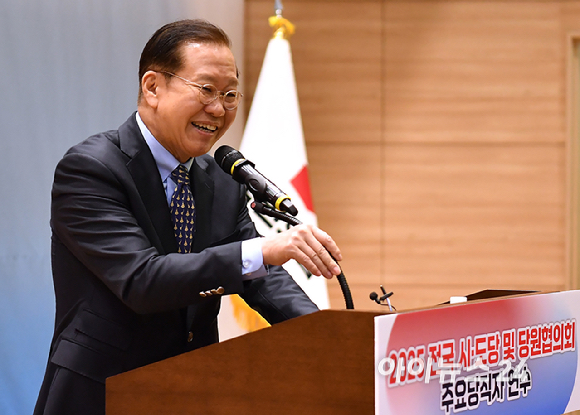 권영세 국민의힘 비상대책위원장이 17일 오후 서울 여의도 국회에서 열린 시·도당 및 당원협의회 주요당직자 연수에서 환영사를 하고 있다. [사진=곽영래 기자]