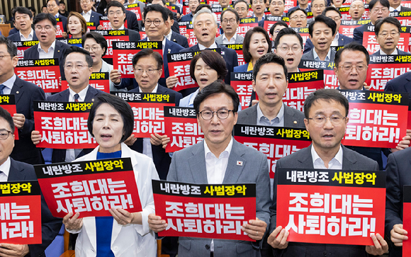 이재명 대통령이 20일 청와대에서 수석보좌관회의에 입장하고 있다. 2026.8.20 [사진=연합뉴스]