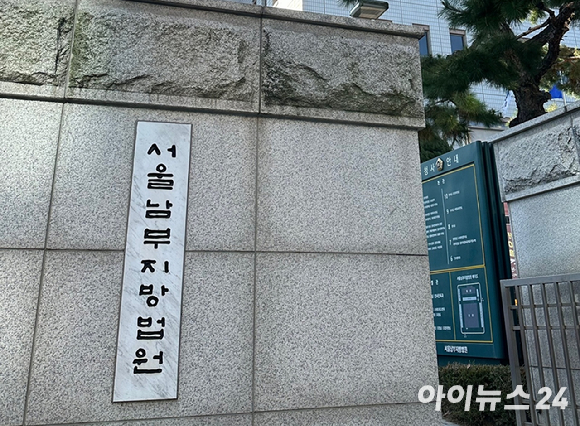 백종원 더본코리아 대표가 지난 3월 28일 서울 서초구 스페이스쉐어 강남역센터에서 열린 첫 정기 주주총회에 참석하고 있다. [사진=연합뉴스]