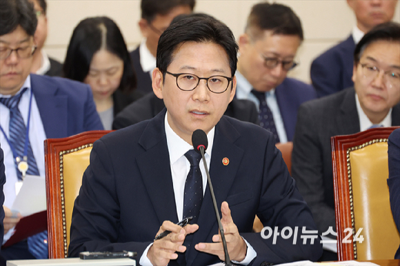 배경훈 부총리 겸 과학기술정보통신부 장관이 6일 서울 여의도 국회에서 열린 과학기술정보통신부 등에 대한 국정감사에서 의원 질의에 답변하고 있다. [사진=곽영래 기자]