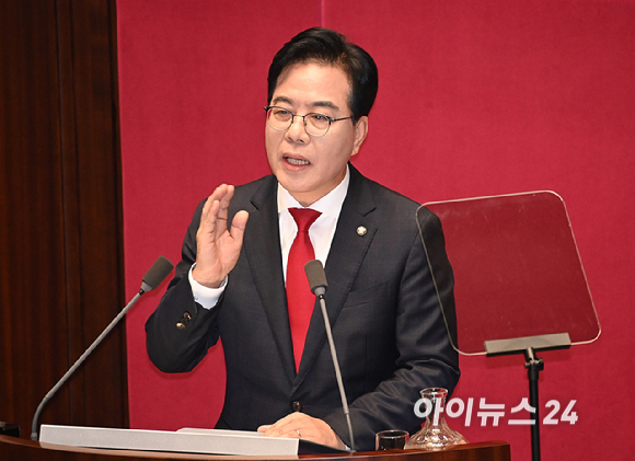 송언석 국민의힘 원내대표가 10일 서울 여의도 국회 본회의에서 교섭단체 대표 연설을 하고 있다. [사진=곽영래 기자]