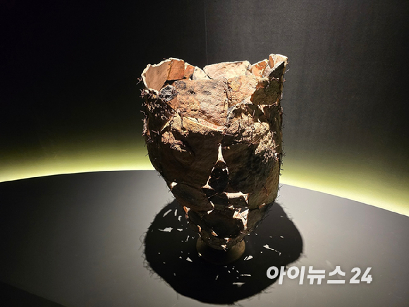 '렉서스 크리에이티브 마스터즈 2025' 최종 우승작인 최선혜 작가의 '깨진 그릇'. [사진=김종성 기자]