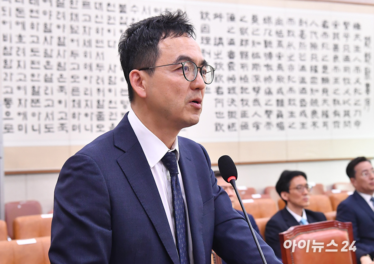 구자현 검찰총장 직무대행이 3일 서울 여의도 국회에서 열린 윤석열 정권 정치검찰 조작기소 의혹사건 진상규명 국정조사 특별위원회 전체회의에서 기관 보고를 하고 있다. [사진=곽영래 기자]