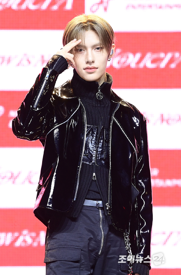 그룹 누에라 유섭이 26일 오후 서울 용산구 한남동 블루스퀘어에서 열린 누에라(NouerA) 'Chapter: New is Now' 데뷔 쇼케이스에 참석하고 있다. [사진=정소희 기자]