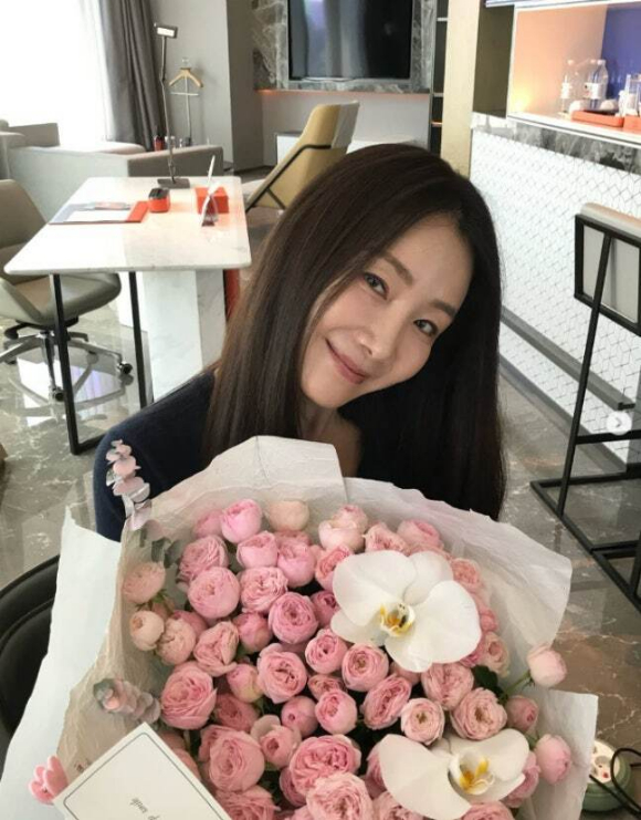 최지우, 이 얼굴이 50대라고? '겨울연가' 비주얼 그대로네