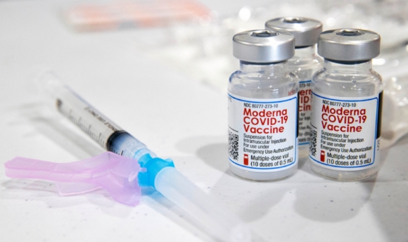 모더나 백신은 최근 북유럽 4개국이 심근염·심낭염을 이유로 청년층에 대한 접종을 한시적으로 금지했다.  [사진=모더나]