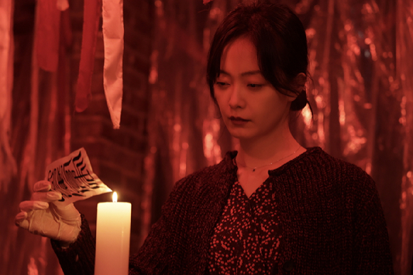 배우 신승호가 영화 '온리 갓 노우즈 에브리띵'에서 열연하고 있다. [사진=㈜트리플픽쳐스]