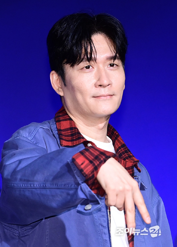 아묻따밴드 전인혁(야다)이 12일 오후 서울 동숭동 SA홀에서 열린 첫 디지털 싱글 '알고 있잖아' 발매 기념 쇼케이스에 참석하고 있다. [사진=정소희 기자]