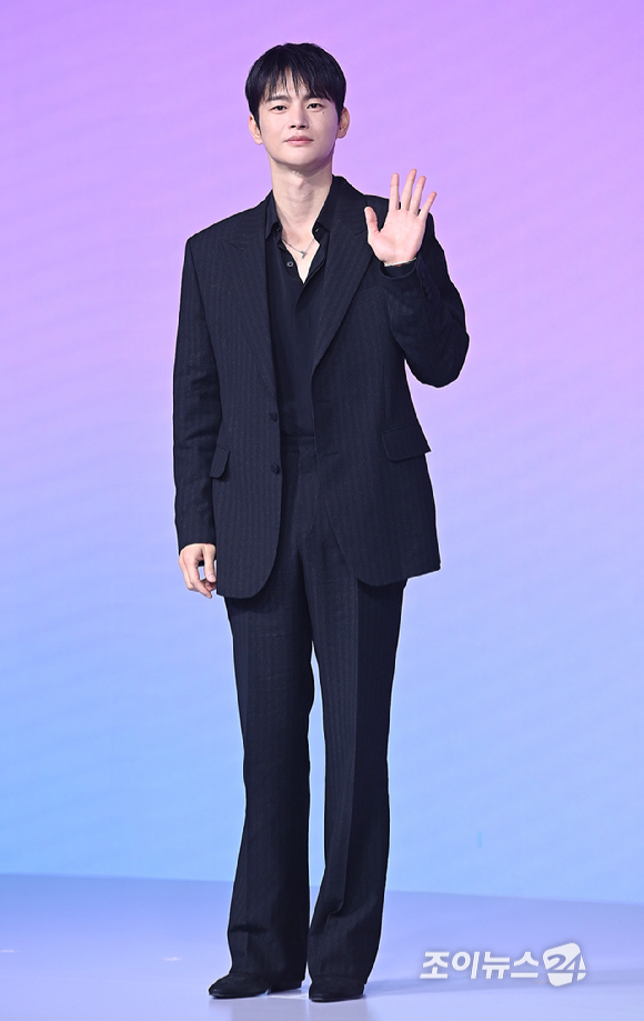 배우 서인국이 26일 서울 동대문구 JW 메리어트 동대문 스퀘어 서울에서 열린 넷플릭스 '월간남친' 언팩 기자 쇼케이스에서 포토타임을 갖고 있다. [사진=곽영래 기자]