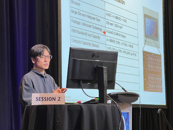 ISSCC 2026에서 발표 중인 유창효 리벨리온 하드웨어 엔지니어링 및 하드웨어 아키텍트 총괄(Chief Hardware Architect). [사진=리벨리온]