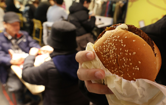 서울의 한 햄버거 프랜차이즈. [사진=연합뉴스]