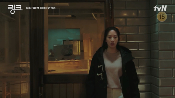 tvN 새 월화드라마 '링크 : 먹고 사랑하라, 죽이게' 2차 티저 영상이 공개돼 관심을 모으고 있다. [사진=tvN '링크 : 먹고 사랑하라, 죽이게' 2차 티저 영상 캡쳐]