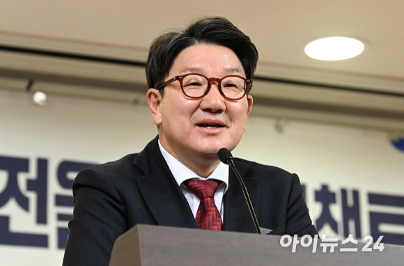 [포토]인터넷 포털과 언론 상생 협력 발전을 위한 정책토론회 주최한 권성동 의원
