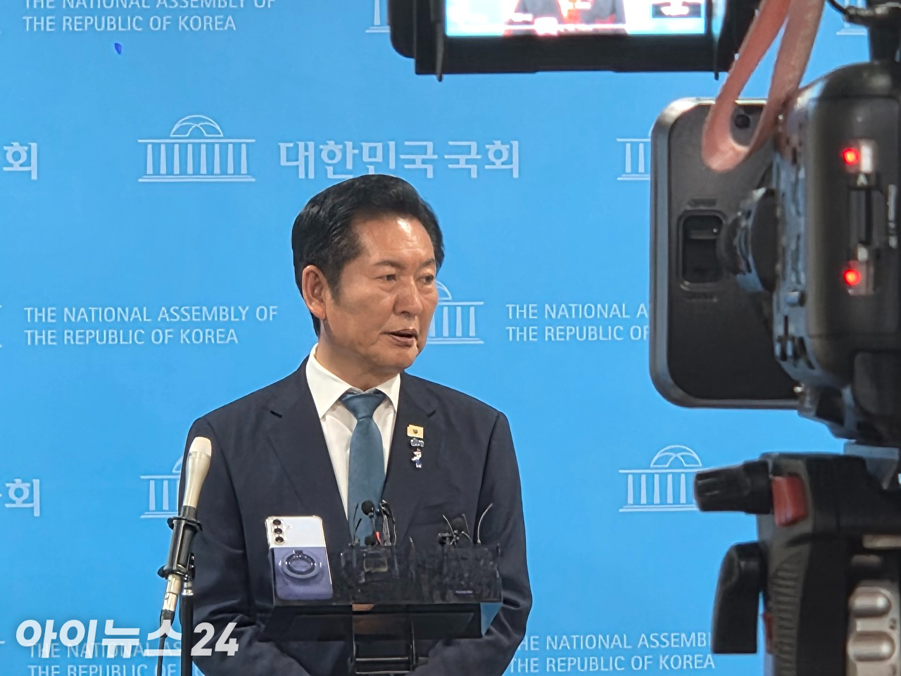 정청래 더불어민주당 전 대표가 13일 서울 여의도 국회 소통관에서 당대표 연임 도전 기자회견을 하고 있다. [사진=곽영래 기자]