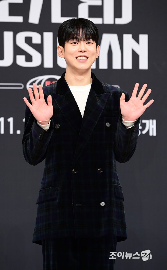 가수 폴킴이 12일 오후 서울 양천구 목동 SBS사옥에서 열린 SBS 스튜디오 프리즘 신규 예능 '베일드 뮤지션' 한국편 제작발표회에 참석하고 있다. [사진=정소희 기자]