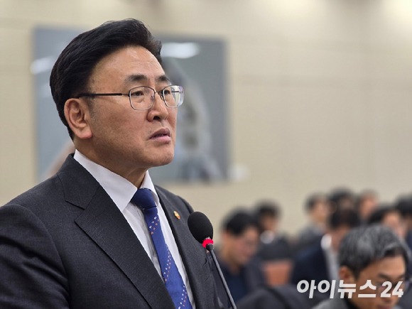 유상임 과학기술정보통신부 장관이 25일 오후 국회 과학기술정보방송통신위원회 전체회의실에서 인공지능(AI) 관련 현안보고를 진행하고 있다. [사진=안세준 기자]