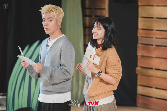 [조이뷰] 열정 김태리·순수 최현욱·듬직 강남⋯'태리쌤' 헤어지기 싫어요