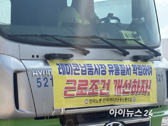 SK하이닉스 용인 반도체 클러스터 1기 팹 공사 현장. 2일 경기 용인시 처인구 원삼면 현장에서는 타워크레인 수십 대가 동시에 가동되며 골조 공사가 한창이었다. [사진=권서아 기자]