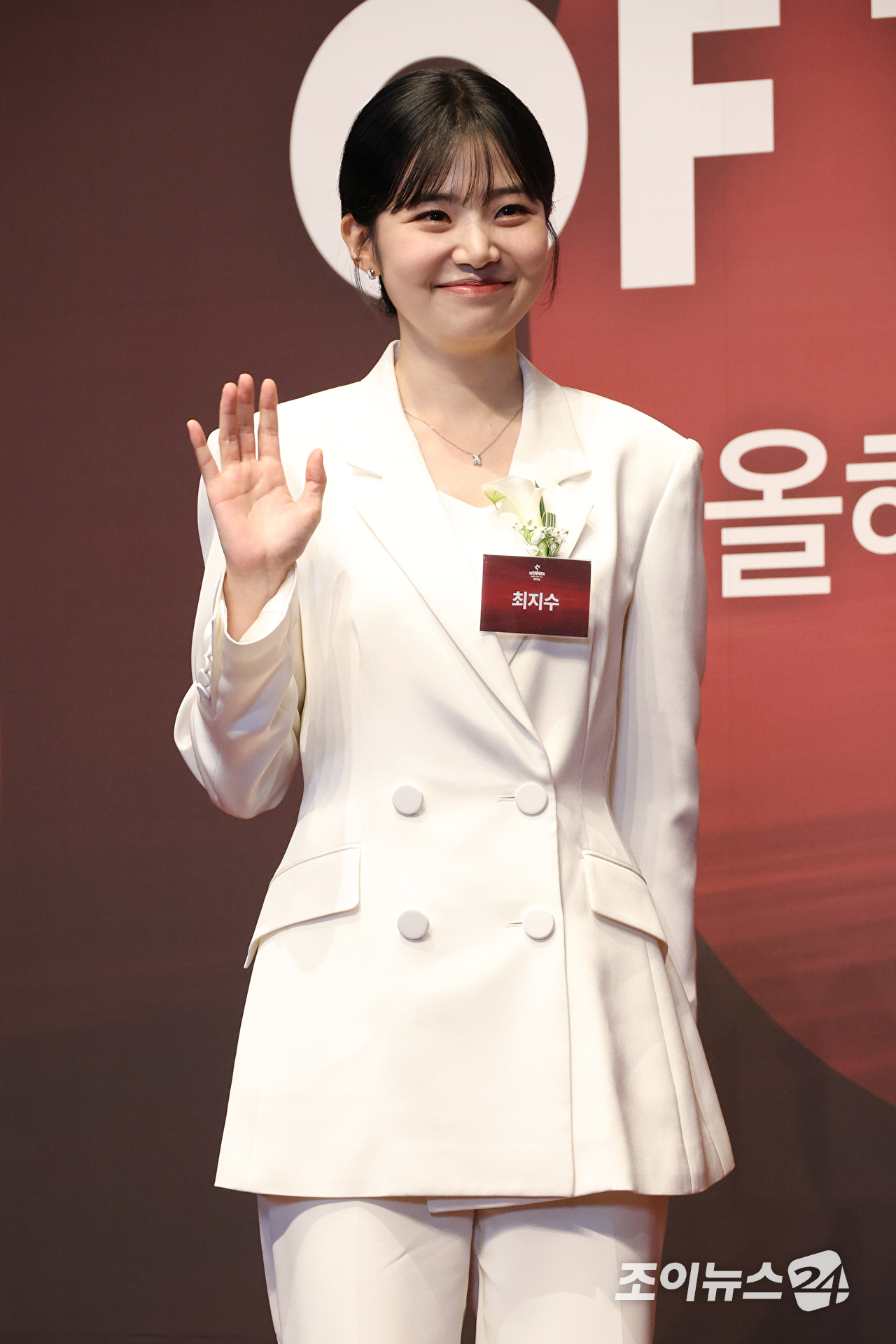 배우 최지수가 1일 오전 서울 중구 신라호텔에서 진행된 '2026 올해의 브랜드 대상' 포토월 행사에 참석해 포즈를 취하고 있다. [사진=문수지 기자]