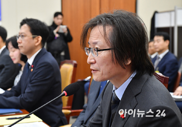 주병기 공정거래위원장이 30일 서울 여의도 국회에서 열린 쿠팡 침해사고 및 개인정보 유출, 불공정 거래, 노동환경 실태 파악과 재발방지 대책 마련을 위한 청문회에서 질의에 답변하고 있다. [사진=곽영래 기자]