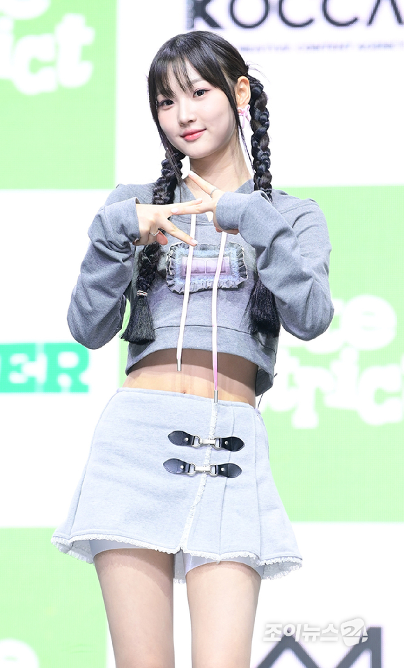 그룹 유스피어 시안이 17일 오후 서울 영등포구 명화라이브홀에서 열린 USPEER (유스피어) 첫 번째 미니앨범 'BITE DISTRICT'(바이트 디스트릭트) 미디어 쇼케이스에 참석하고 있다. [사진=정소희 기자]