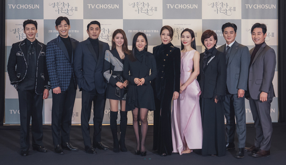 (왼쪽부터)부배-강신효-문성호-이가령-박주미-전수경-이민영-이혜숙-지영산-전노민이 24일 온라인으로 진행된 TV CHOSUN 새 주말미니시리즈 '결혼작사 이혼작곡3' 제작발표회에 참석해 포즈를 취하고 있다. [사진=TV CHOSUN]