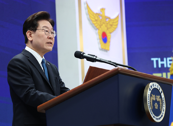이재명 대통령이 21일 서울 서대문구 경찰청에서 열린 81주년 경찰의 날 기념식에서 기념사를 하고 있다. 2026.10.21 [사진=연합뉴스]