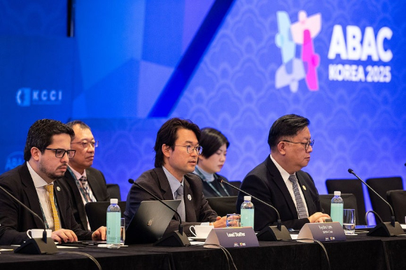 이웅렬 전경련 회장후보추천위원장이 23일 서울 여의도 전경련회관에서 열린 제62회 정기총회에 참석하고 있다. [사진=김성진 기자]